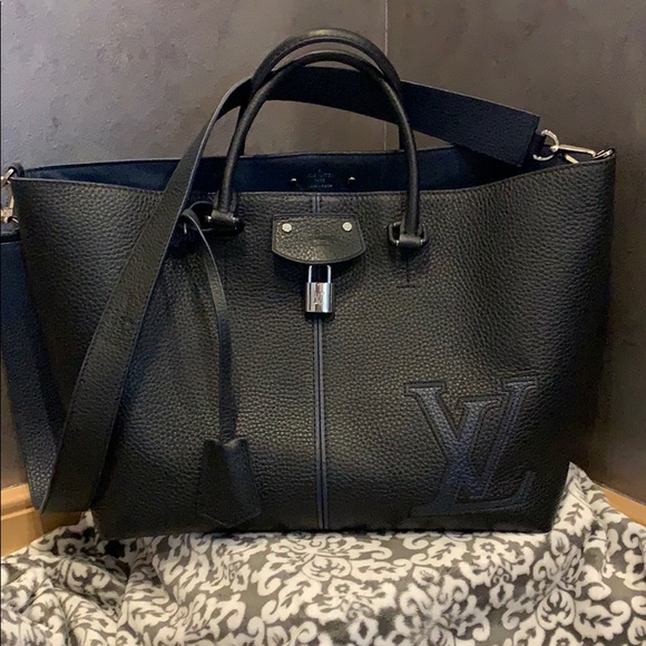 Louis Vuitton Handbags - Louis Vuitton M54778 Pernelle Noir.